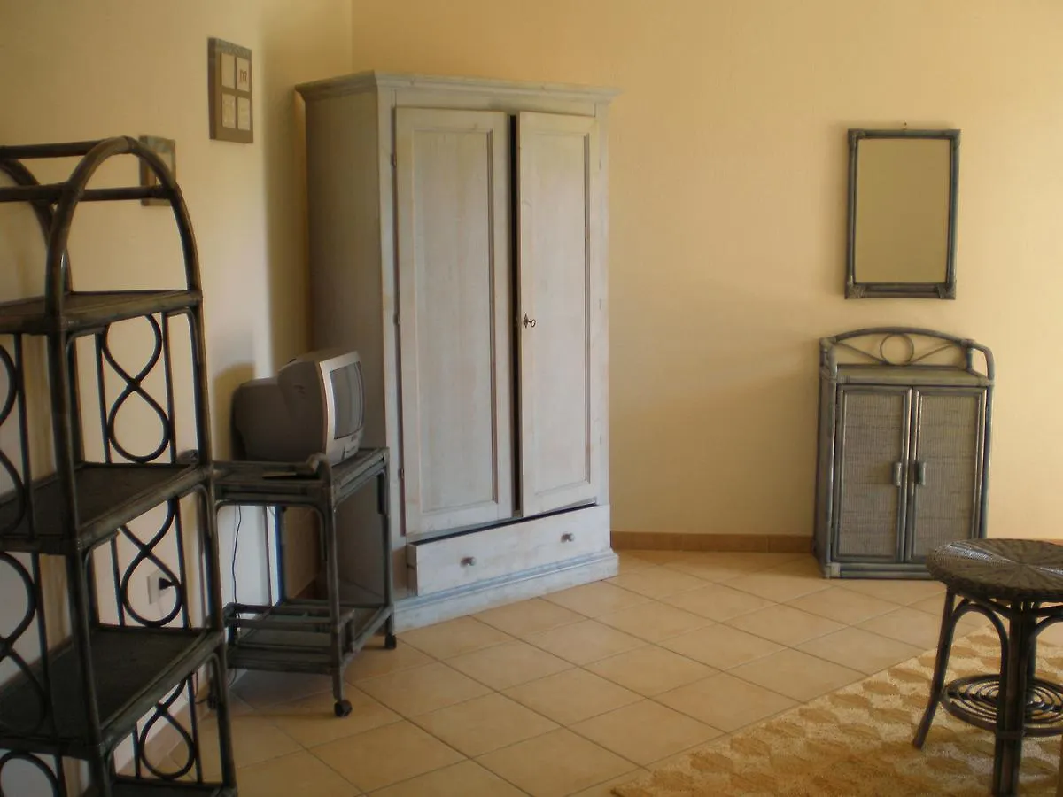 أغلينتو Rena 2000 Residence شقة